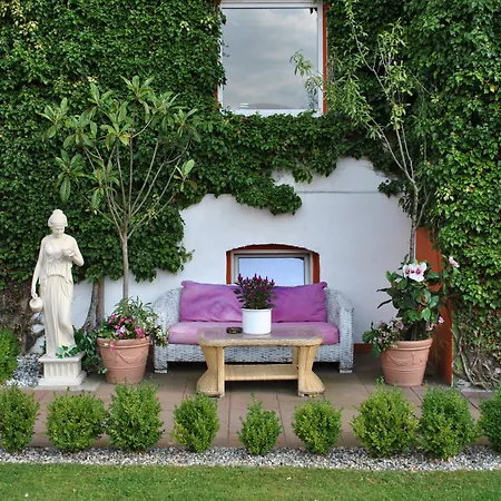 Hotel Suite-apartment-essen 3*