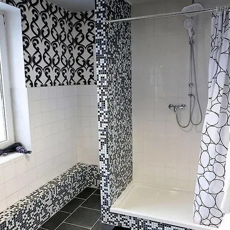 سويت أبارتمنت إيسن إسن